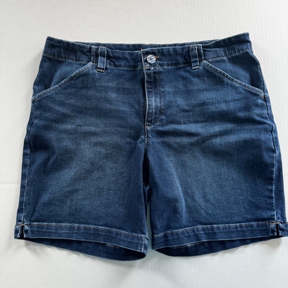 Lee Women's Legendary 5" Chino Short - Picture 2 of 5